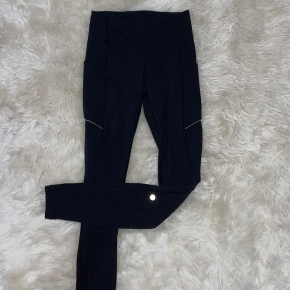 Fast and Free Lululemon Leggings Like new - Picture 1 of 6